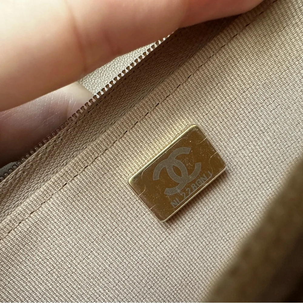 CHANEL TAN/LIGHT BROWN W/ GOLD HARDWARE WALLET ON CHAIN - Picture 6 of 8